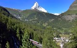 Das Findelenbachviadukt oberhalb von Zermatt mit dem Matterhorn am 16.07.2016.