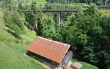 Die Zgraggentalbrücke erhielt 1968 einen dreifeldrigen Träger aus Stahlbetonbalken, der auf den gemauerten Pfeilern von 1882 + 1893 ruht. (06.07.2106)