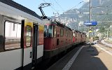 Der IR nach Basel mit Dreifachtraktion und 20 min Verspätung, beides ungewöhnlich in der Schweiz. (Flüelen am 24.09.2016) : 16094Wassen