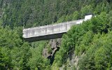 Die Rohrbachbrücke wurde 1983 als Brücke und Lawinenschutztunnel neu gebaut. (06.07.2016)