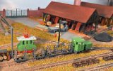 Waldbahnloks aus der Slowakei: GANZ-Ellok der Waldbahn Ľubochňa und der BNE50, die im Landwirtschaftsmuseum Nitra NPŽ komplet neu aufgebaut wurde.